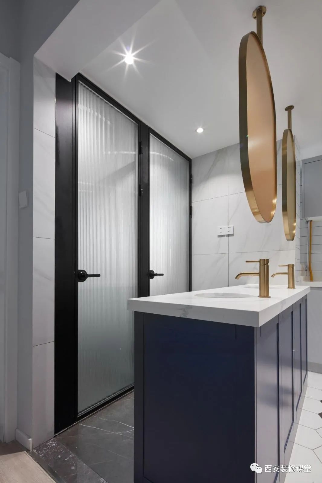 卫生间采光不好做法,中间户卫生间潮湿怎么解决