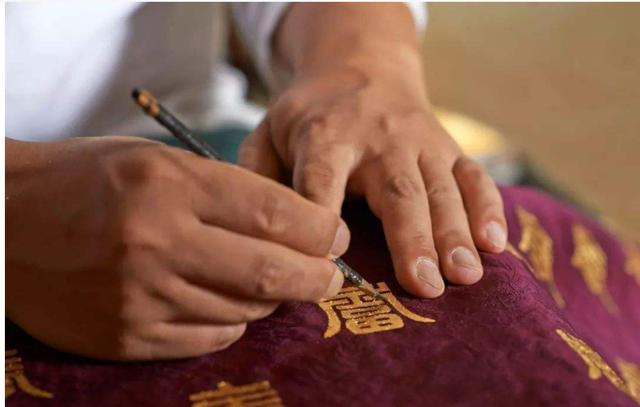 韩国人的身份证上为什么有汉字,韩国人身份证为什么都要写中文名