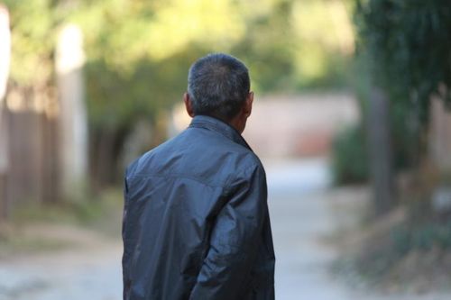 在国外乞讨的四川小伙,四川小伙在巴西回国