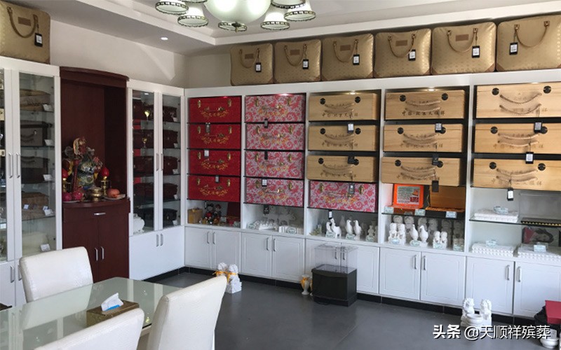 老人寿衣9件套大概多少钱,一套老人寿衣多少件