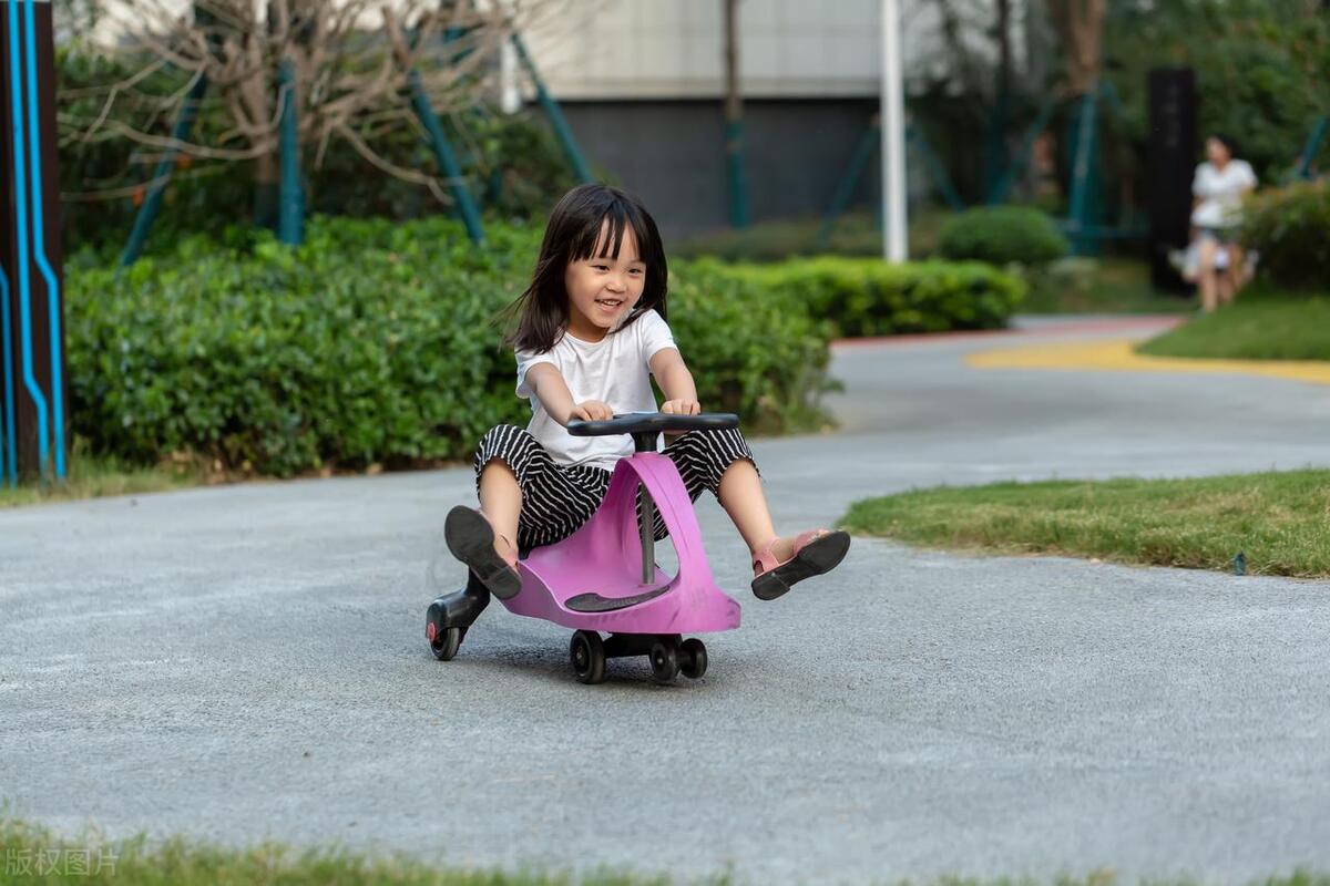 5岁小女孩胆小什么都怕,5岁小女孩胆小怕生怎么办