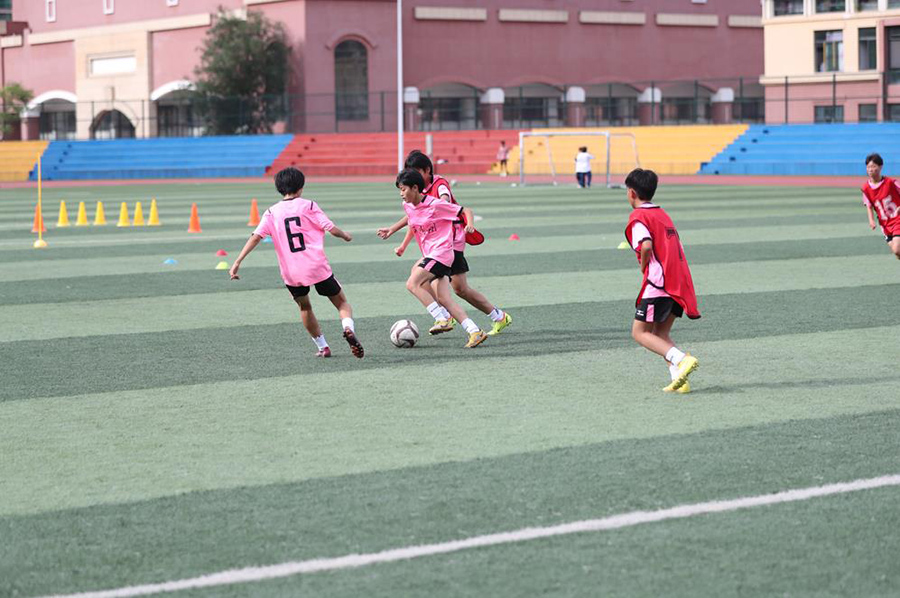 贵州青少年足球夏令营,黔西南州青少年足球队前往英国