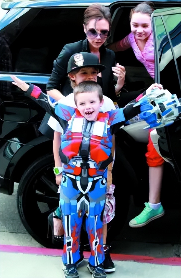 贝克汉姆47米,贝克汉姆小7多大