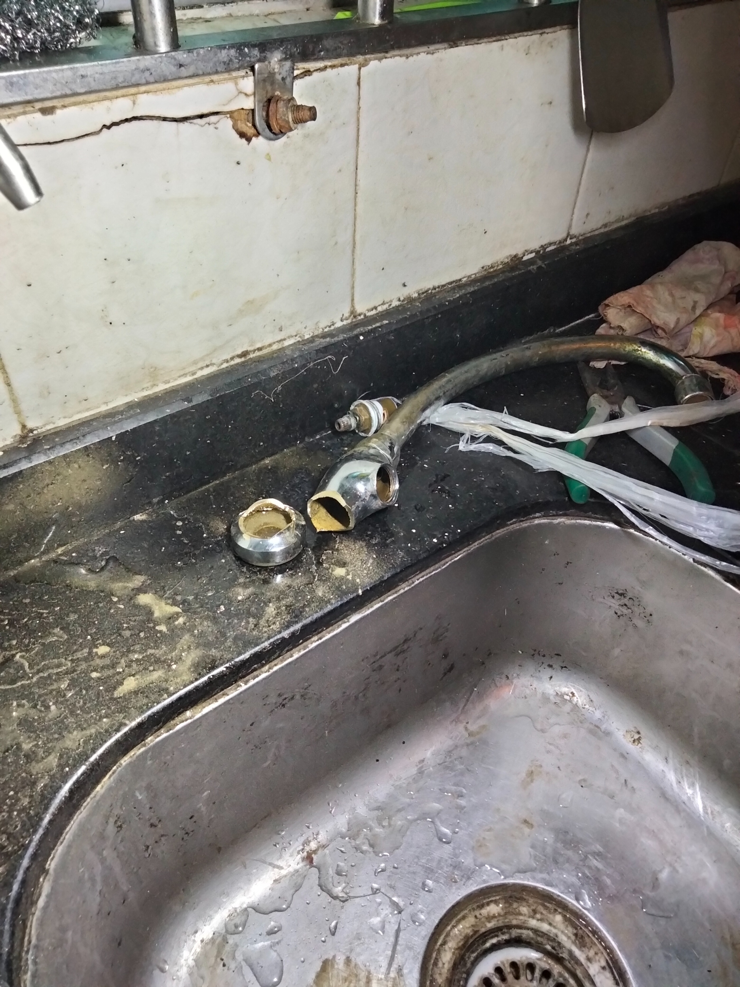 换个水龙头大概费用是多少钱,请师傅换个水龙头多少钱