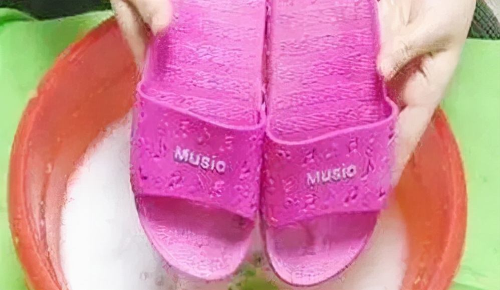 洗完的棉拖鞋鞋子晒干后有臭味,棉拖鞋穿久了里面滑怎么办