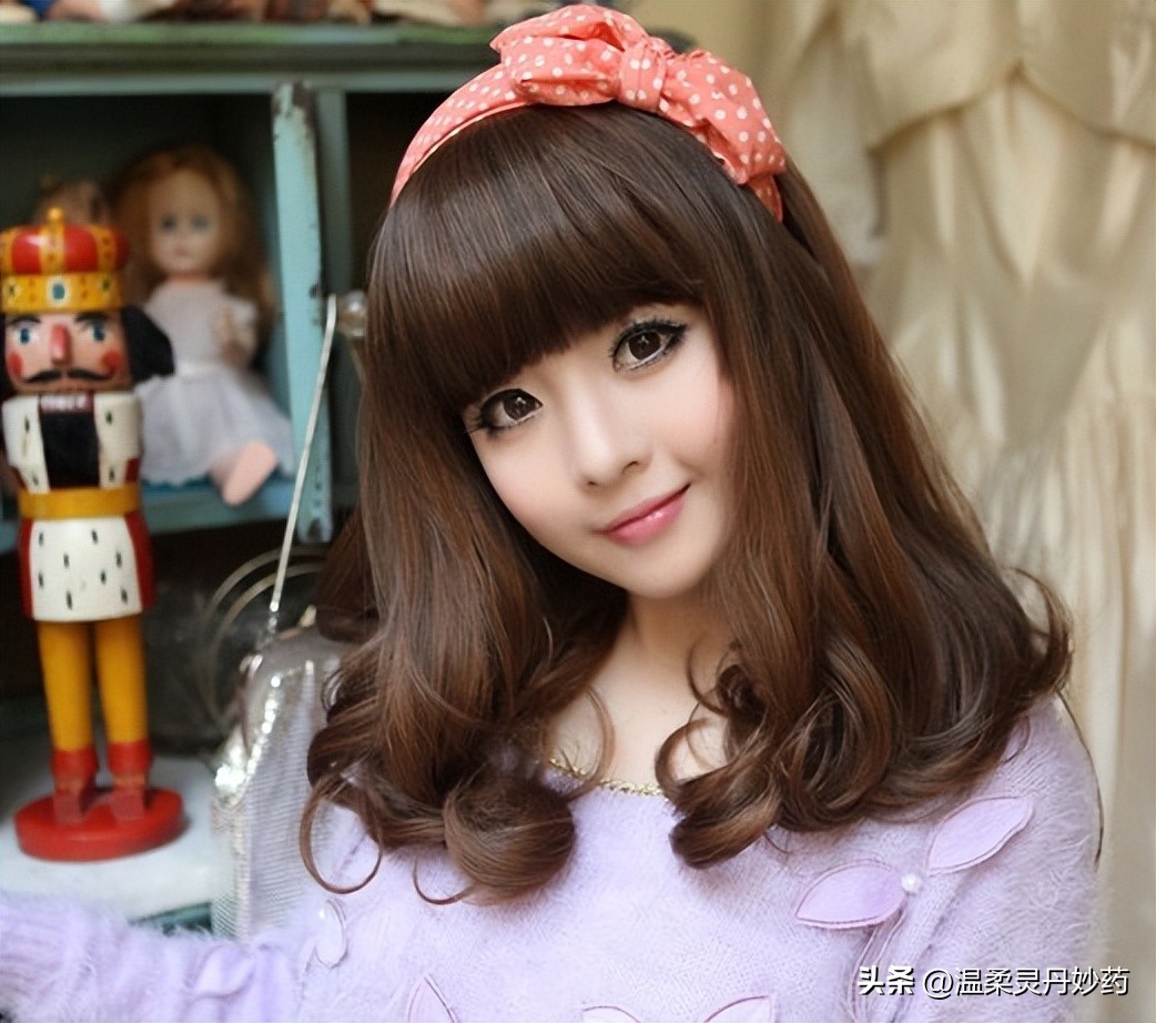 55岁脸小偏长什么发型显年轻,脸小的女生适合什么发型扎马尾