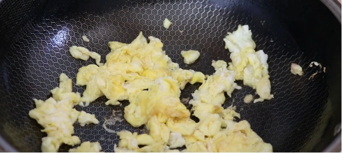 炒蒜苔最忌讳焯水和直接炒,蒜苔必须焯水才能炒吗