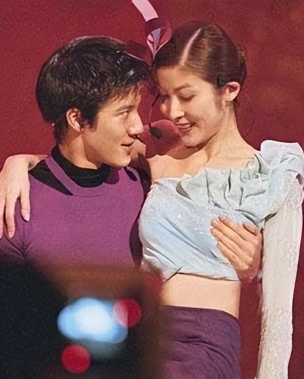 *规则潜**、咸猪手、硬上弓，娱乐圈的“男权阴谋”，是女明星的悲哀