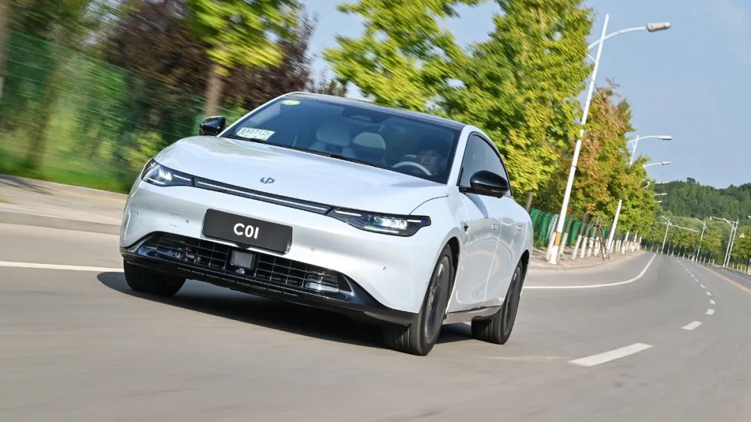 预售价18-27万元零跑c01开启预售,c01零跑增程行政版降价多少