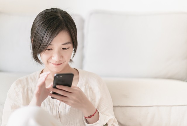 最洋气短发50岁妈妈短发,50岁妈妈爱上理发师