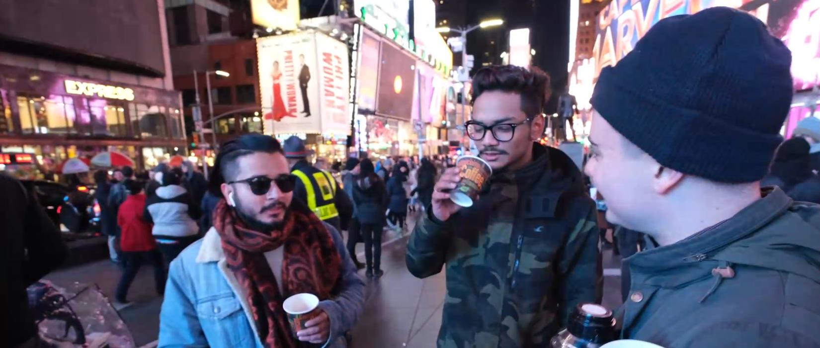 美国小伙觉得中国食物难吃，便用胡辣汤街头实验，结果被路人疯抢