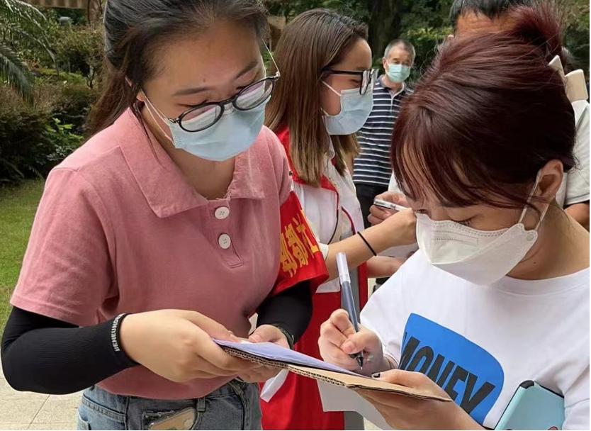 郫都区教育系统376名*党**员教师志愿者逆行而上战疫情