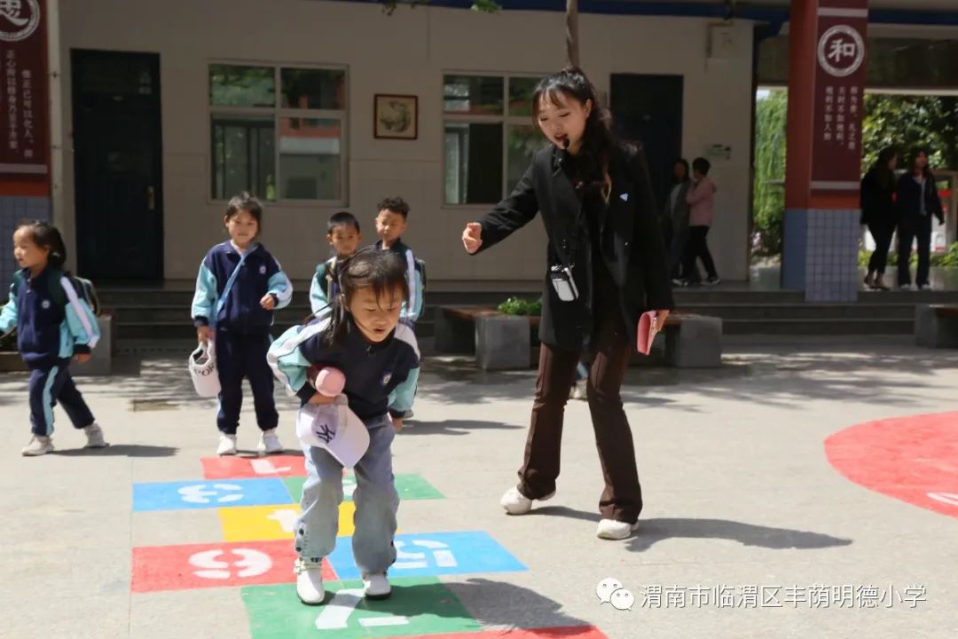 涓板窞骞煎皬琛旀帴,涓拌崼