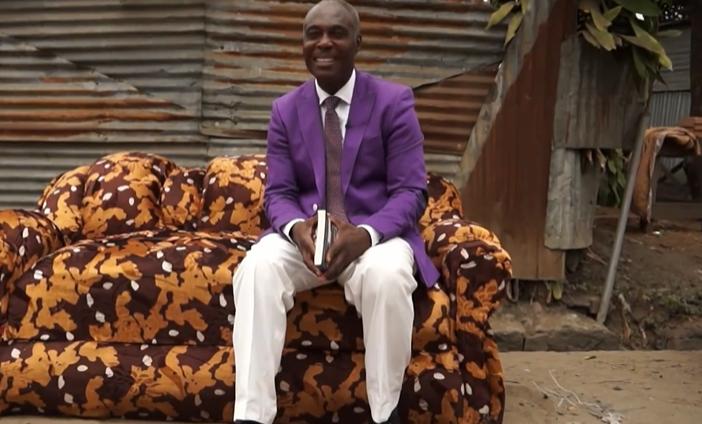 非洲穷人*款贷**20万买名牌，饿得吃树叶，也要买4万的鞋子出门显摆