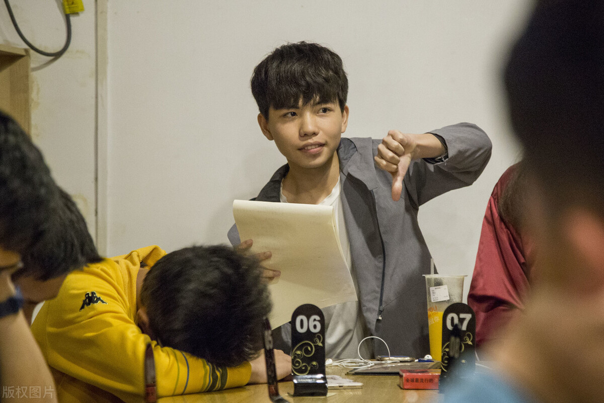 太空狼人杀内鬼怎么玩儿,狼人杀好玩嘛