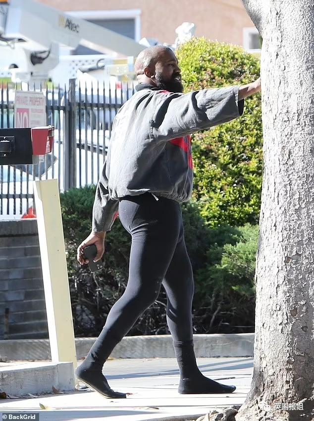 侃爷妻子bianca怪异穿搭,侃爷妻子黑色蚕蛹装