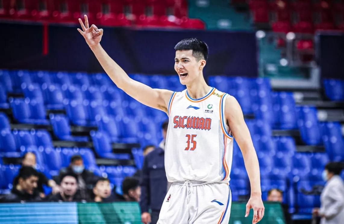湾区翼龙连签数名cba球员,湾区翼龙队压哨三分