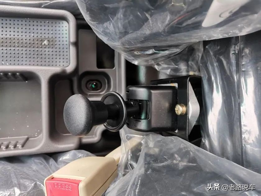 奥驰轻卡v2,飞碟奥驰x2和奥驰v2的区别