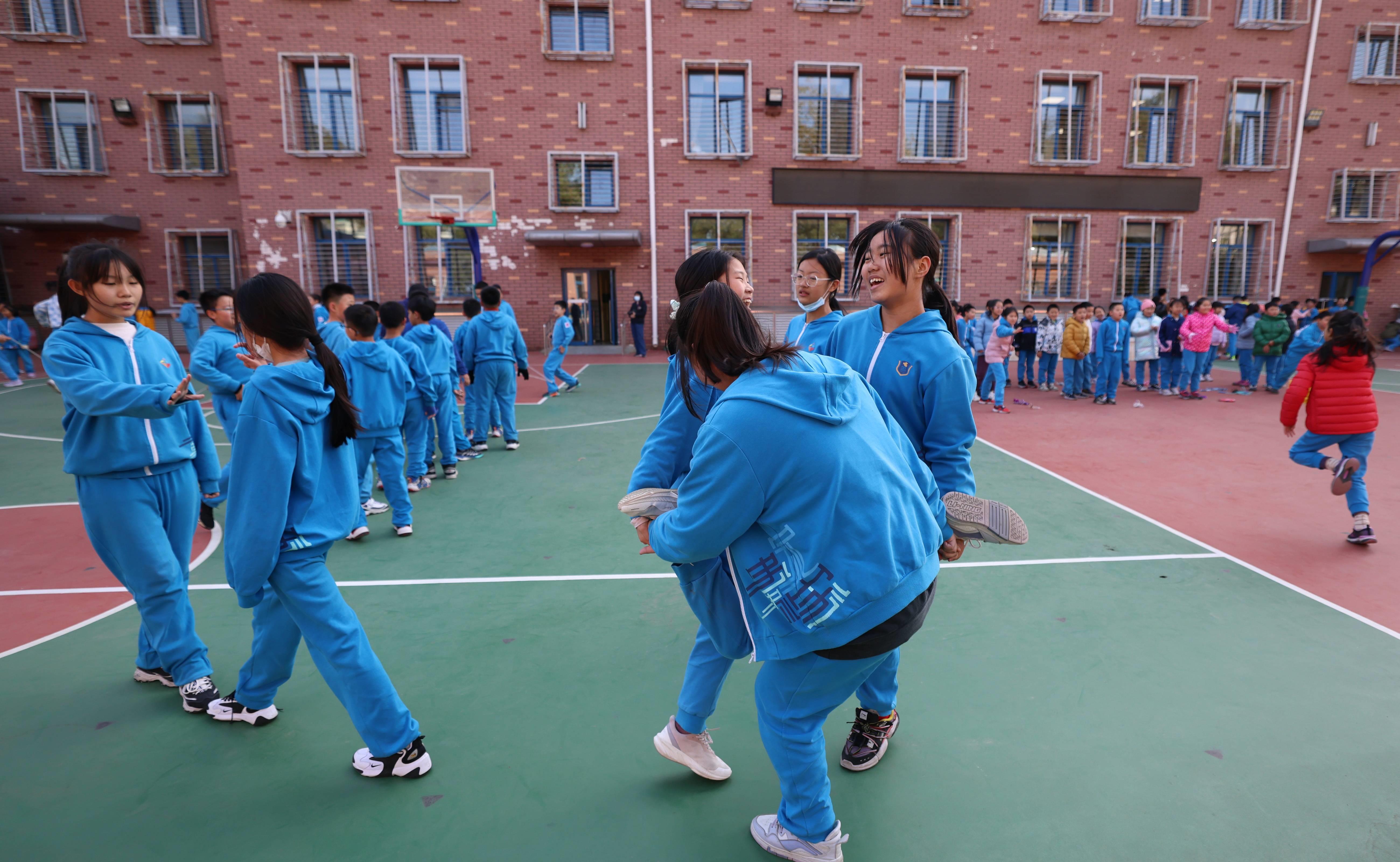 学生集体起立视频,小学生全体起立视频