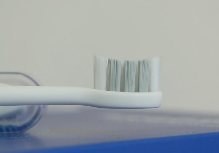 如何使用声波电动牙刷,声波电动牙刷使用正确方法