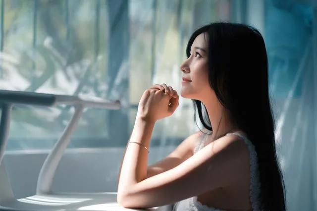 一个男人对你说很吃醋你该怎么回,一个男人吃醋的话会跟你说吗