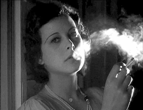 她是好莱坞第一位*星艳**，3.5亿卖出一个吻，却发明WiFi震惊世界