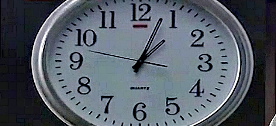 2000年，老汉移植小伙心脏性情大变，疯狂作诗99首，做梦被人追杀