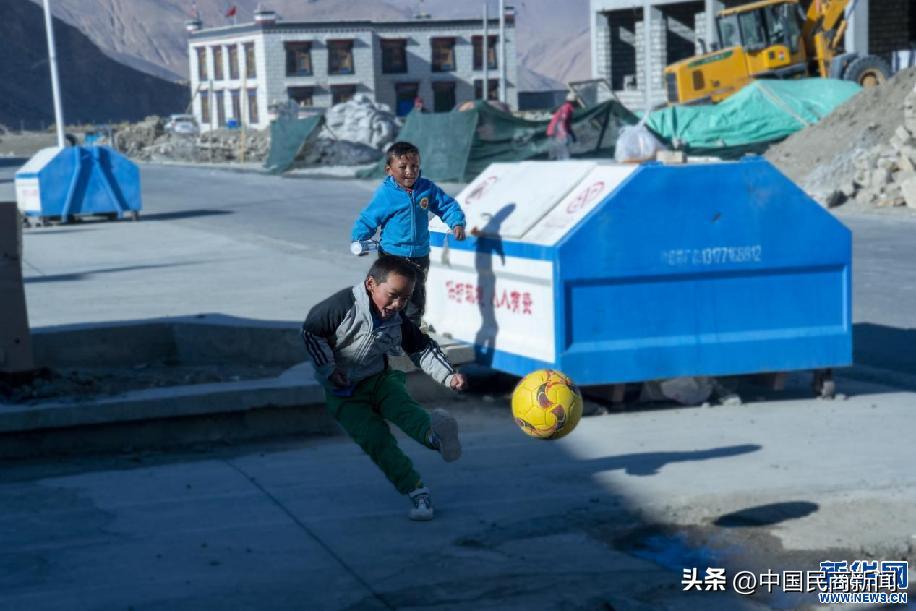 珠峰脚下的球场,足球氛围超燃西藏