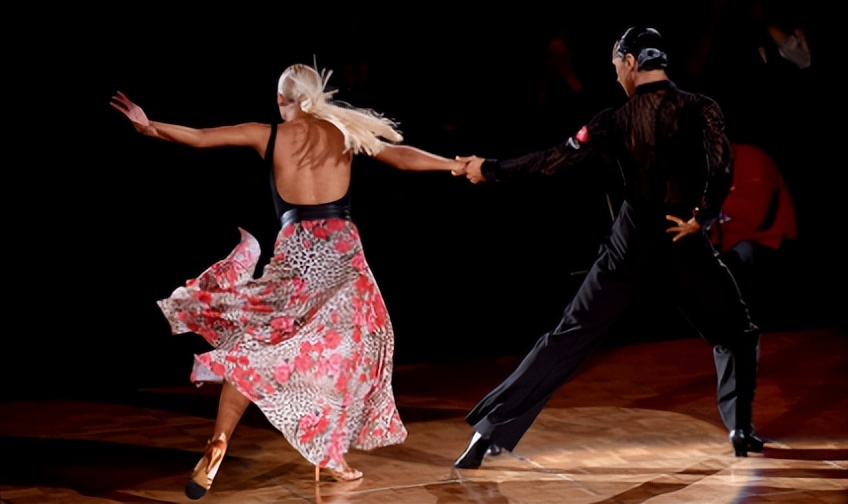 拉丁舞的概述及好处,关于拉丁舞的论文