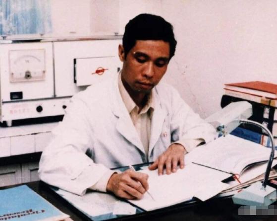 疫情全面放开后，为何这么多人大骂钟南山？他到底做错了什么？