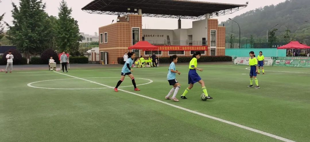 足够精彩校园足球联赛火热进行中,驰骋绿茵足球