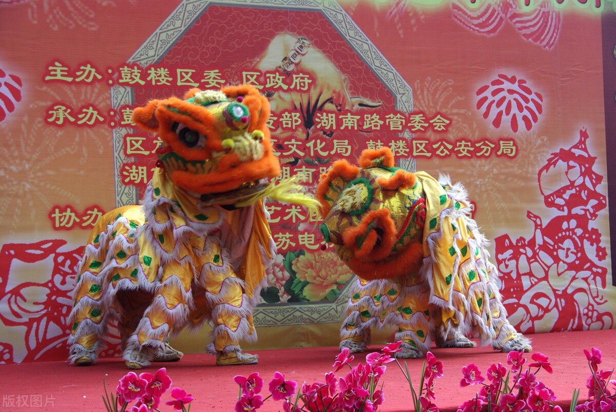 舞狮民间传统习俗,舞狮是不是文化习俗