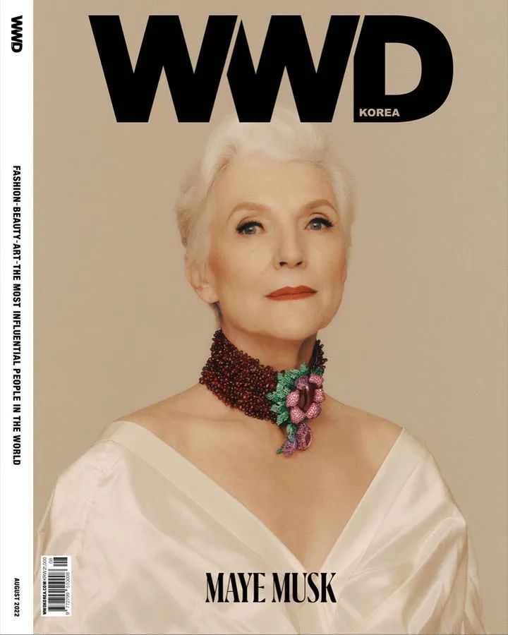 74岁马斯克妈妈来中国,穿国货超惊艳!为什么她越老越飒?