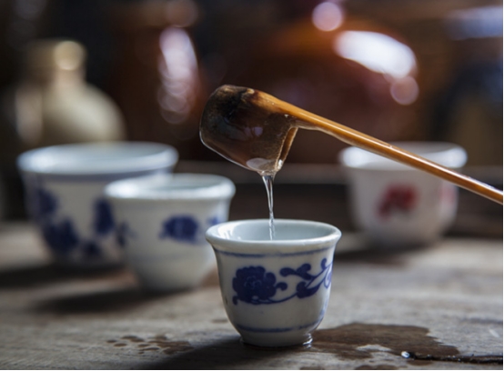 英国人涌入中国的原因,大批英国游客大肆涌入西班牙