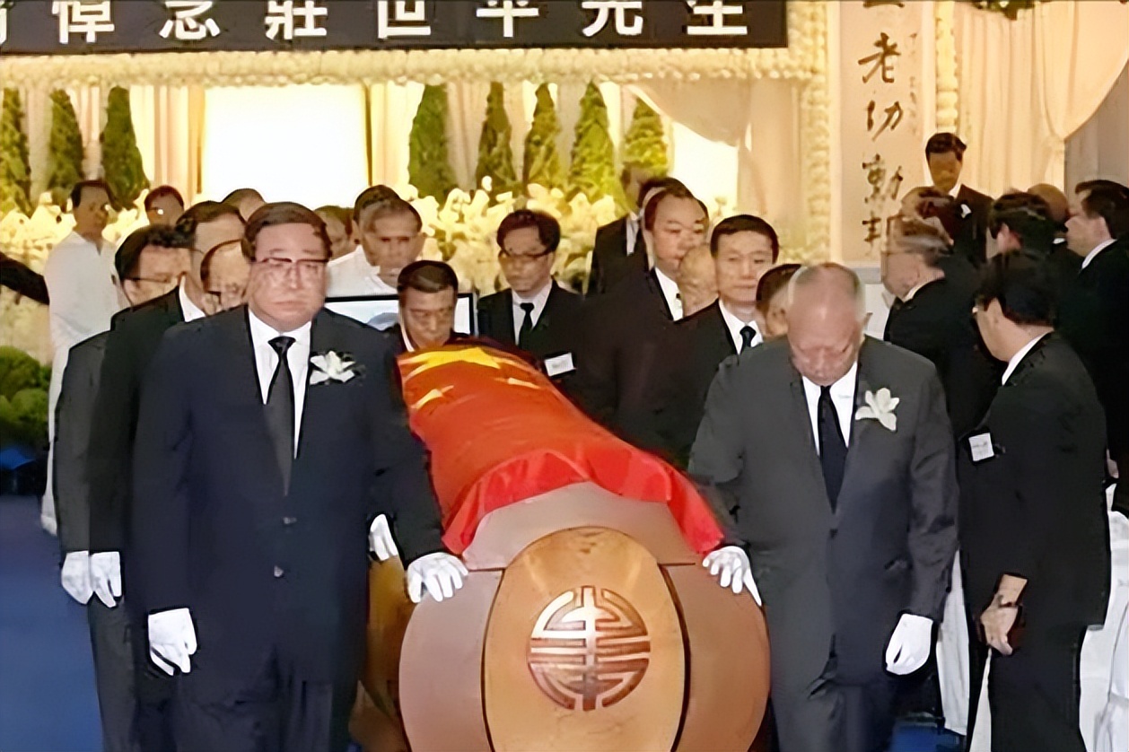 父亲挣的钱从来不帮家里,父亲赚钱却舍不得给儿子花