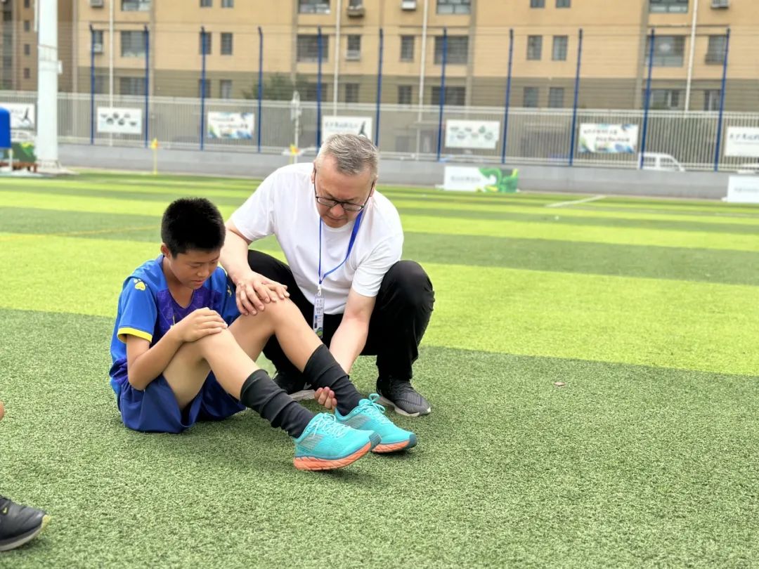 包头市青山区哈达道小学男子足球队勇夺自治区“主席杯”亚军