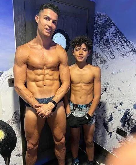 c罗男神,c罗巅峰肌肉