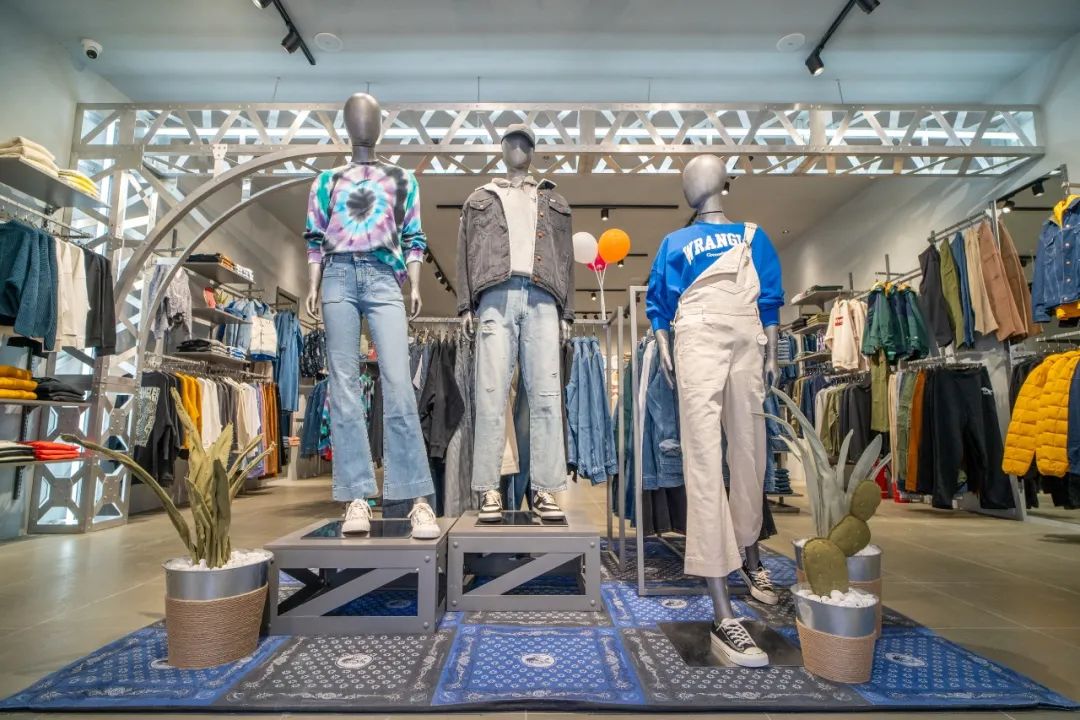 以自由之名！这个秋天，来Wrangler新店感受“纯粹牛仔精神”