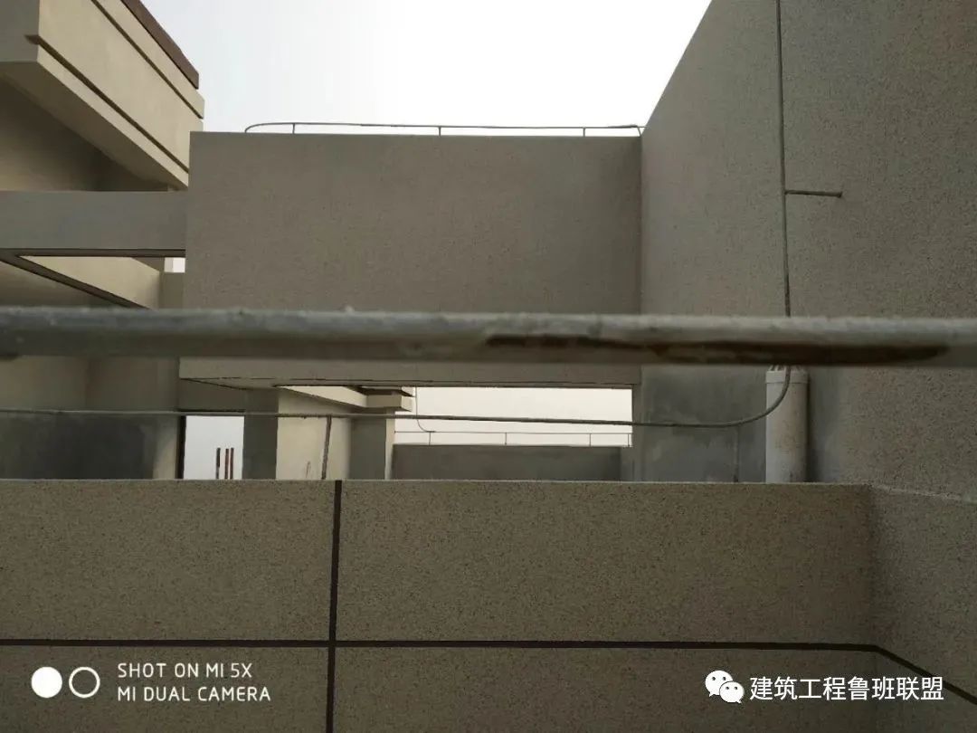 钢屋面避雷带做法,屋面避雷带新规范标准做法