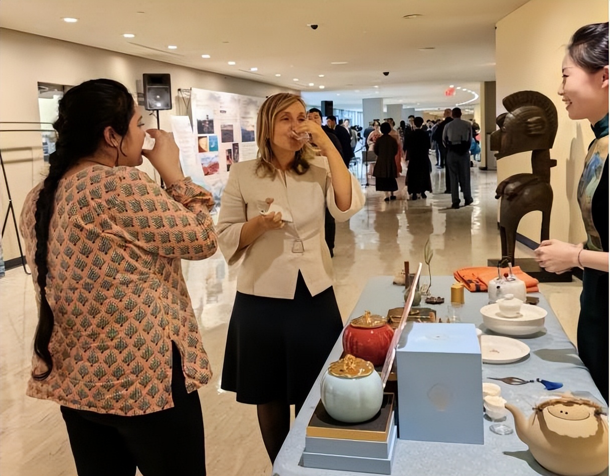 八马茶业受邀亮相联合国总部、驻美大使馆，开展中国非遗茶文化推广，获多国代表点赞