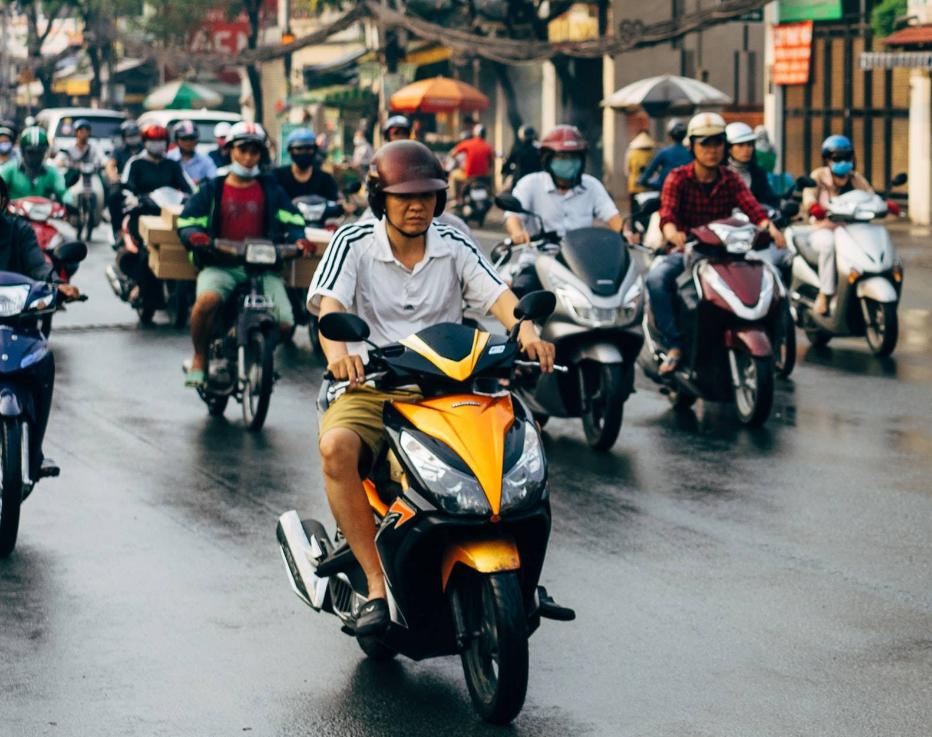 除了上牌戴头盔电动车还有啥规矩,戴头盔的电动车必须上牌照吗