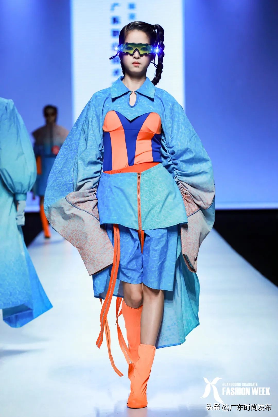以设计致敬中国速度，广东职业技术学院服装设计毕业作品展演——2023中国（广东）大学生时装周