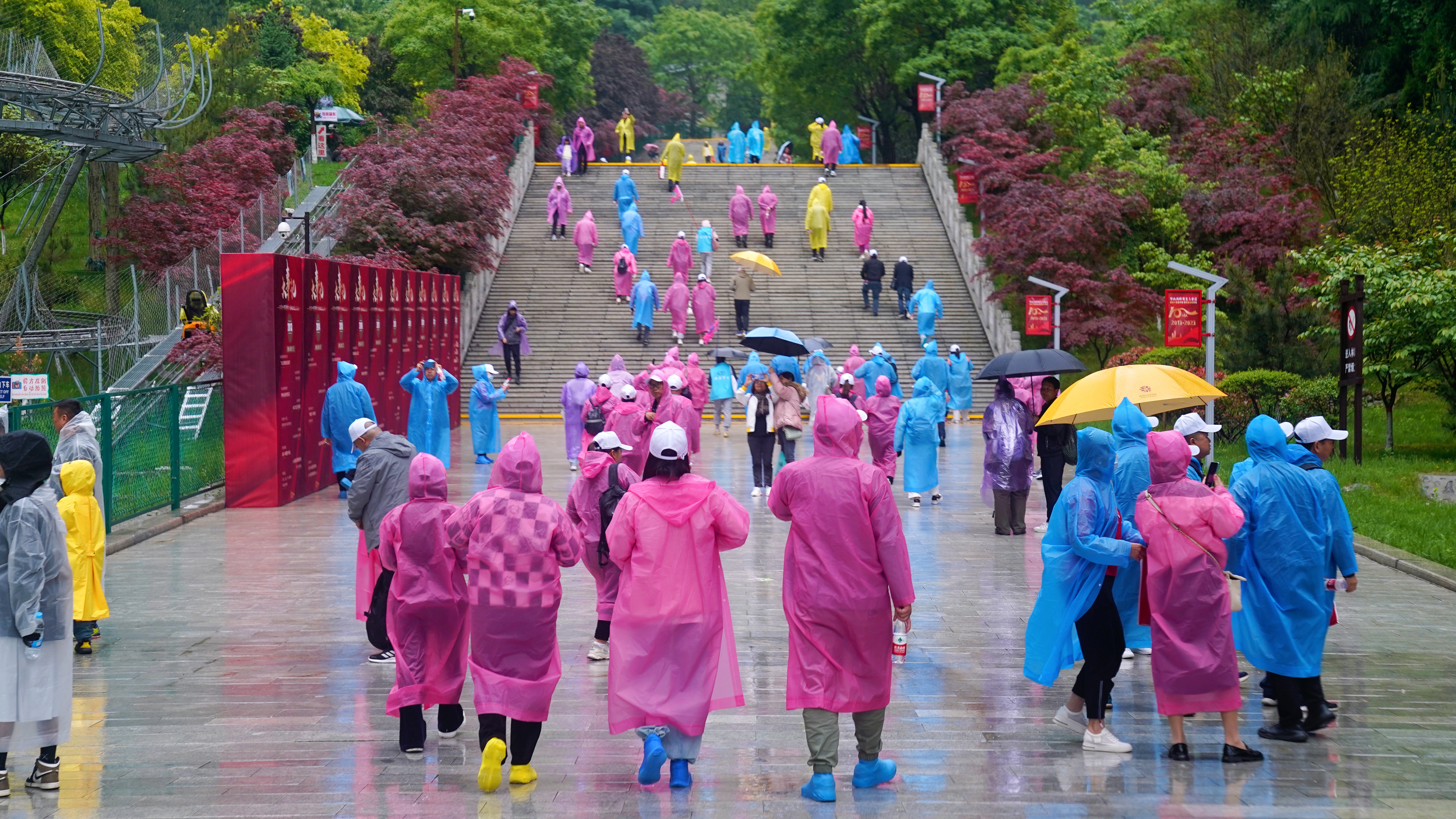 十一期间华山西峰索道,华山西峰大索道蓝天白云