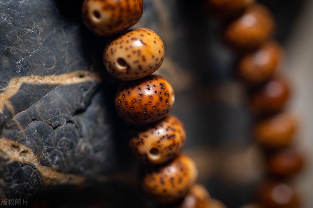 如何识别一条手串珠的好坏,怎么样识手串珠的好坏