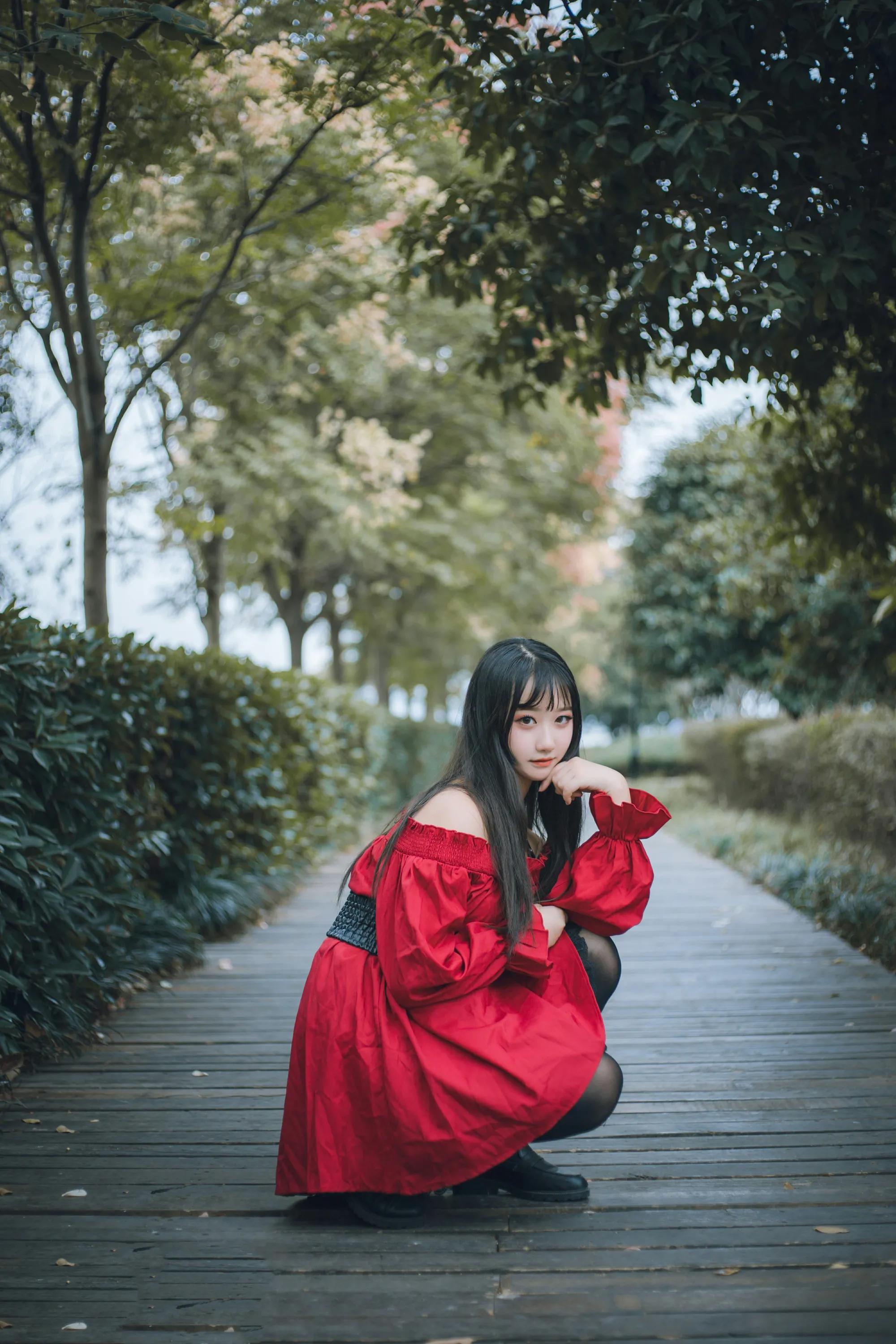 一边是学姐一边是学妹该选哪个呀,学姐还是学妹更适合做女朋友