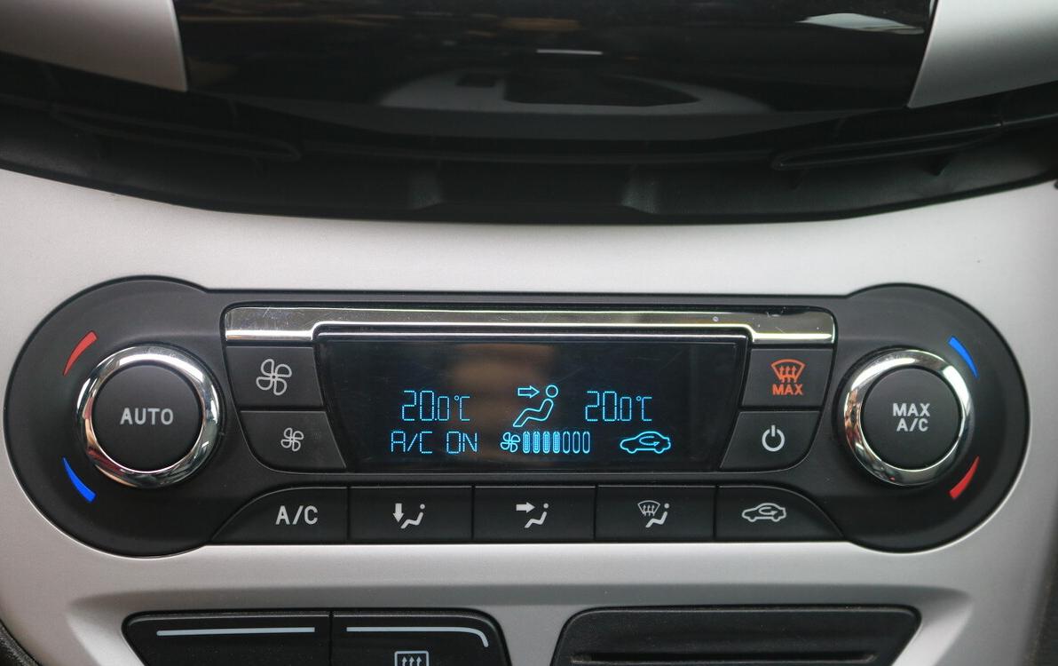 开车时,总有些人舍不得开空调,车载空调到底会增加多少油耗?