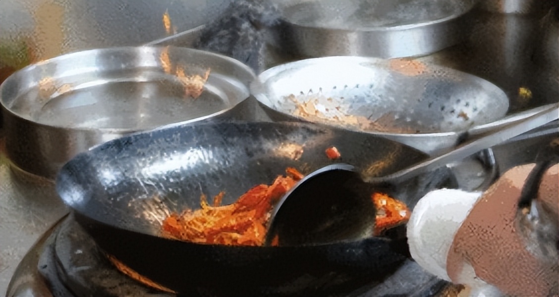 不粘锅涂层轻微刮出条印有毒吗,不粘锅涂层危害视频