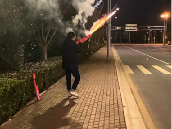 中国女足夺冠烟花,女足战胜韩国赛后庆祝视频