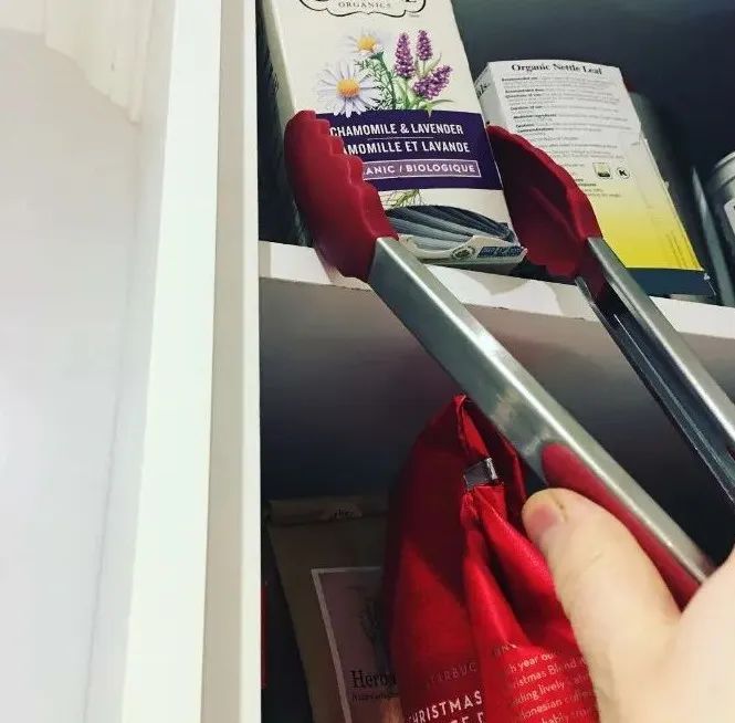 矮个子网友自爆在荷兰还没垃圾桶高？！众人围观后：又惨又好笑…