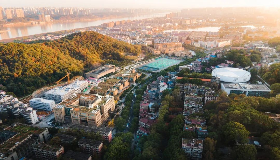 千秋作卷朗诵,千秋作卷山河为答怎么读